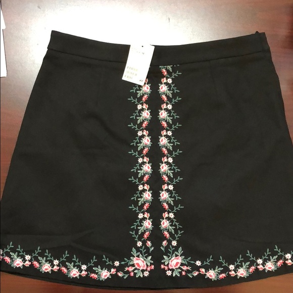 H&M Dresses & Skirts - Brand new H&M embroidered mini skirt NWT
